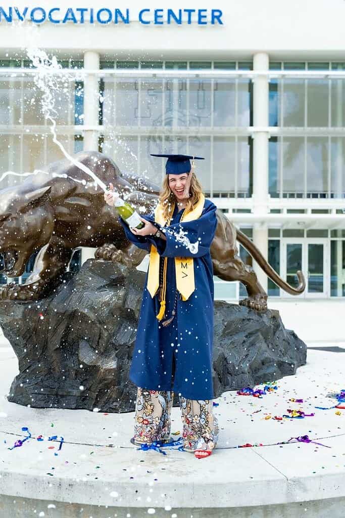 graduation picture ideas
